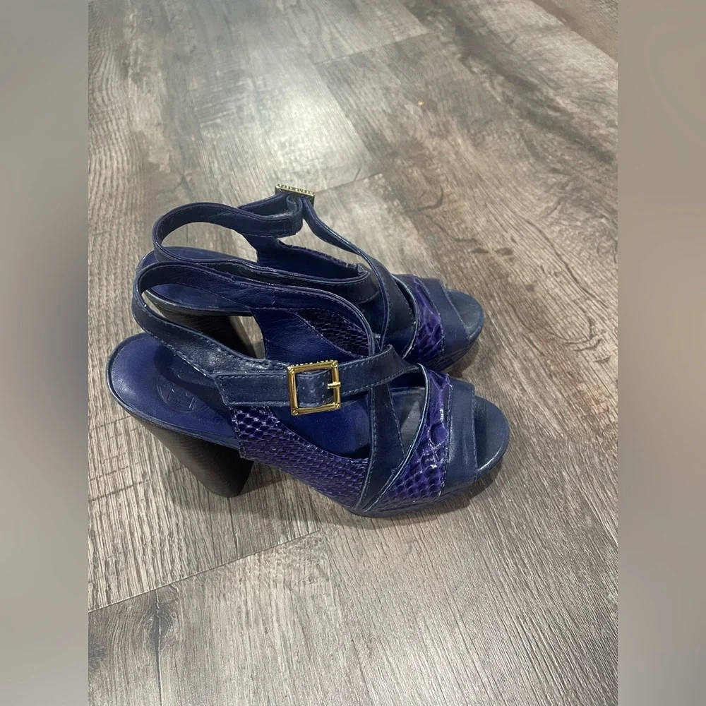 Tory Burch Elegant Navy Blue Women's‎ Sandals